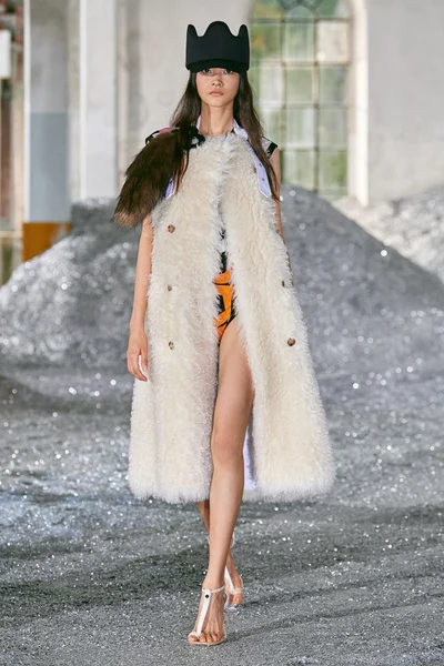Look 35
